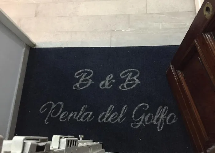 La Perla Del Golfo Couette-café 3*